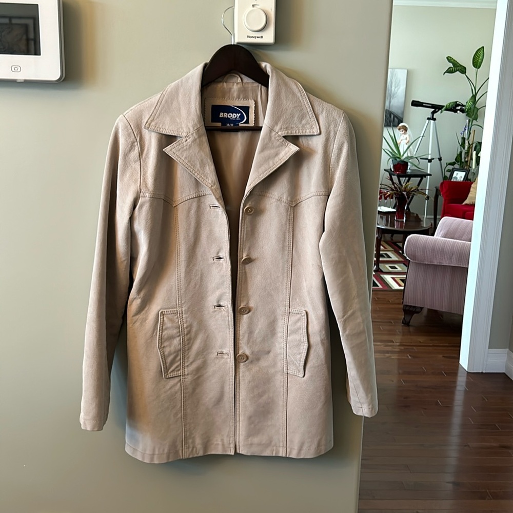 Suede leather jacket . Size Medium, color beige